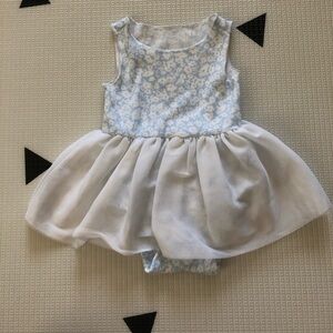 Boutique|Baby girl pastel chalk blue dress with ditsy floral print & tulle skirt